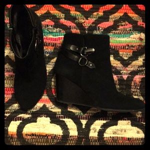 Tahari Black Booties Size 9.5
